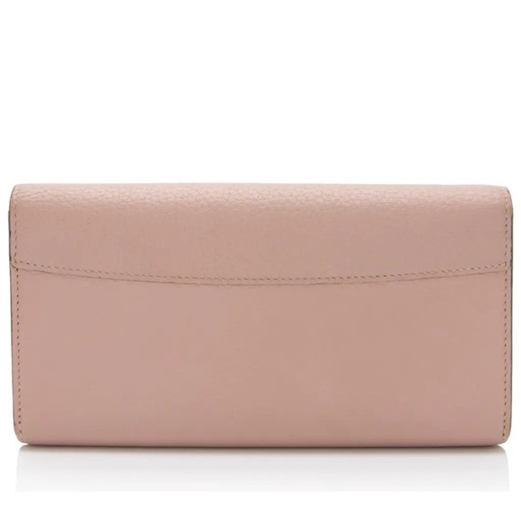 Louis Vuitton Capucines Wallet in Magnolia - Picture 11 of 16
